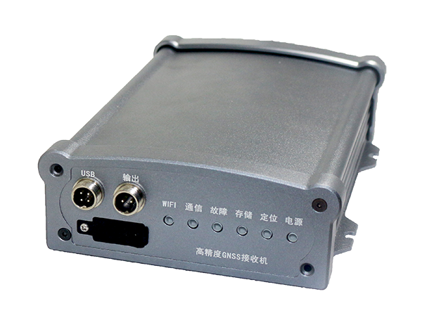 可跟蹤多頻段的GNSS衛星的信號，并通過優化硬件設計和抗干擾程序，顯著增強接收機的信號處理能力，提高衛星數據質量，使監測精度有了明顯改善。同時隨著北斗衛星導航系統組網衛星的不斷增多，GNSS接收機適用性與可靠性仍在不斷增強。主要適用于滑坡監測、水電站大壩監測、地震研究、位移監測等高精度測量、定位、形變自動化監測領域。